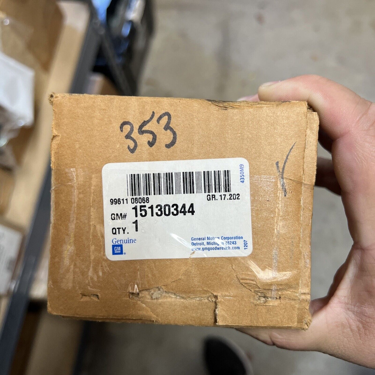 New OEM Genuine GM 2002-2006 Right Passenger Side Hatch Lift Cylinder 15130344