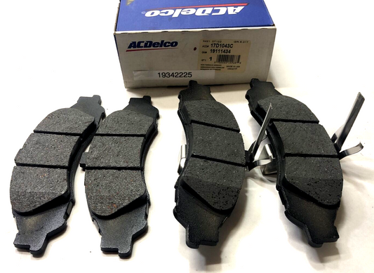 New OEM Genuine GM ACDelco 17D1043C Ceramic Front Disc Brake Pad Set 19111434