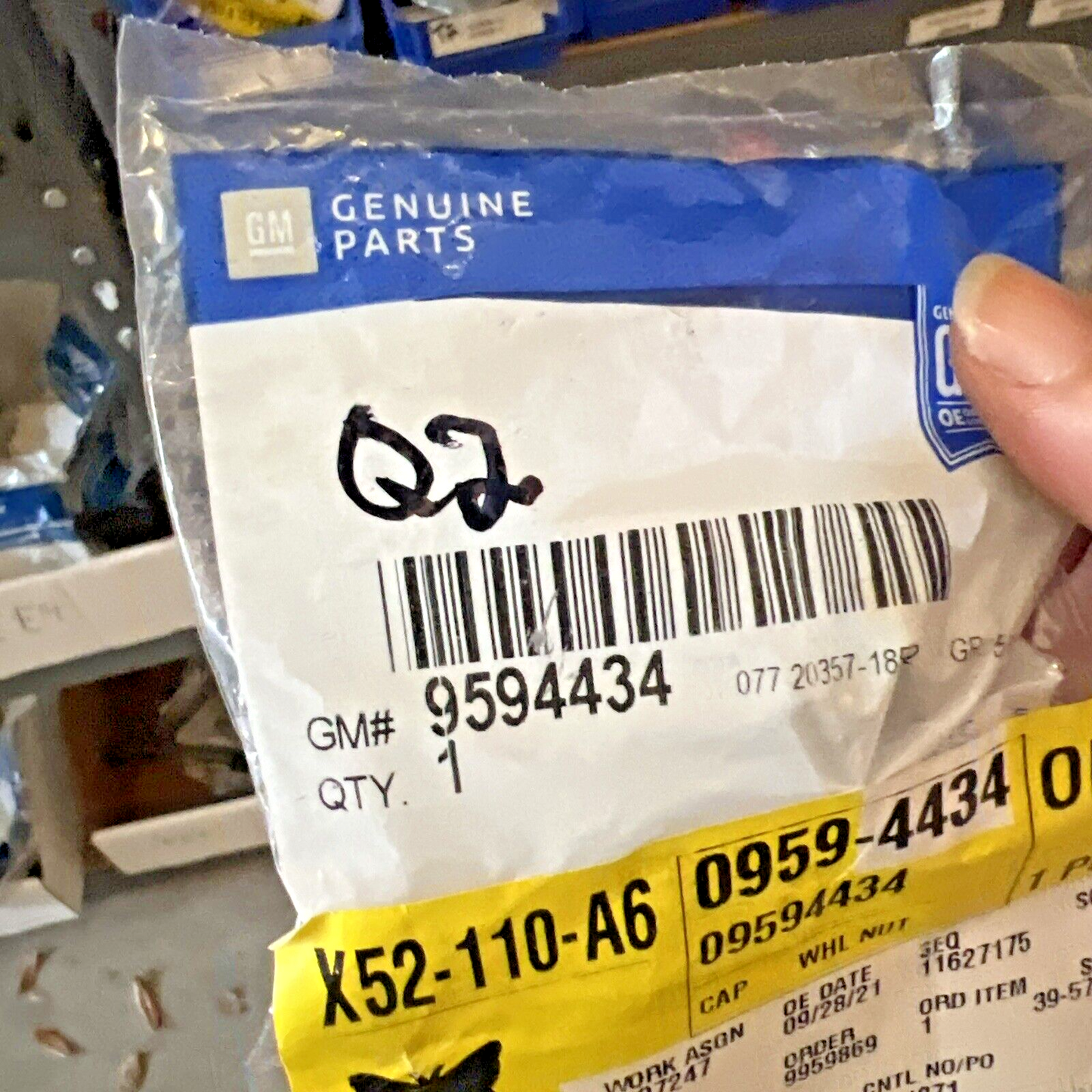 Genuine OEM GM Chevrolet Impala Malibu Equinox Wheel Lug Nut Cap 99-12 9594434