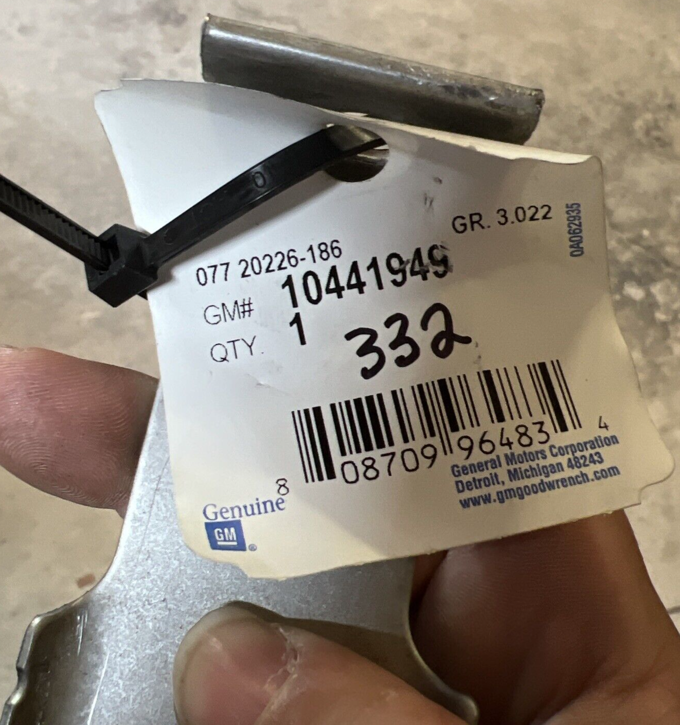 New OEM Genuine GM Chevrolet Pontiac Saturn 2002-2008 Fuel Tank Strap 10441949