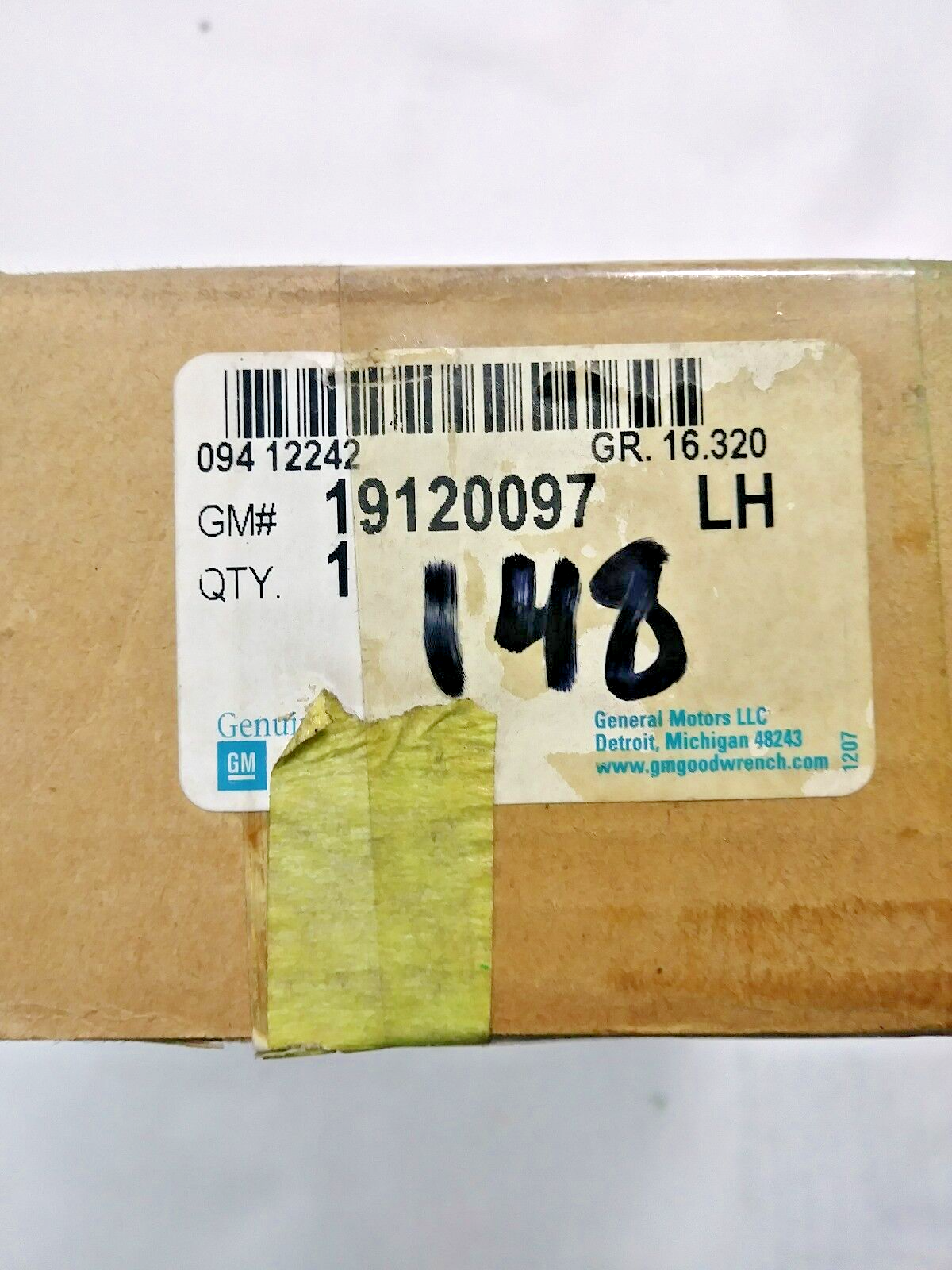 New OEM GM Door Hinge Driver Side Left 1996-17 Chevy Express 2500 19120097