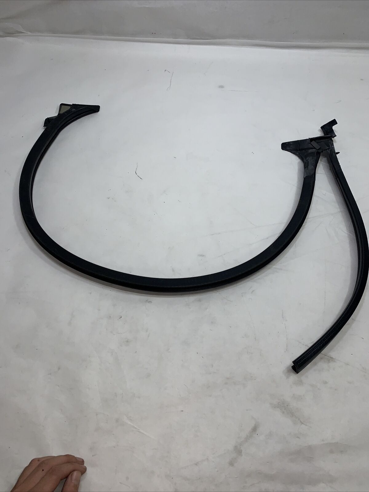 New OEM GM Rear Weatherstrip ASM-RR 15752182