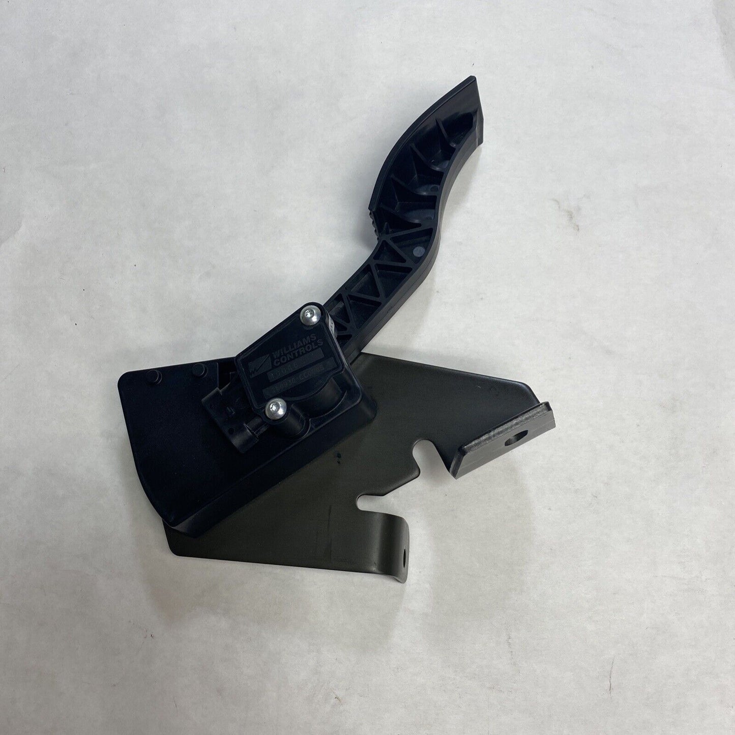 New OEM Navistar Accelerator Gas Pedal 3709047C91 6E7Z9F836C