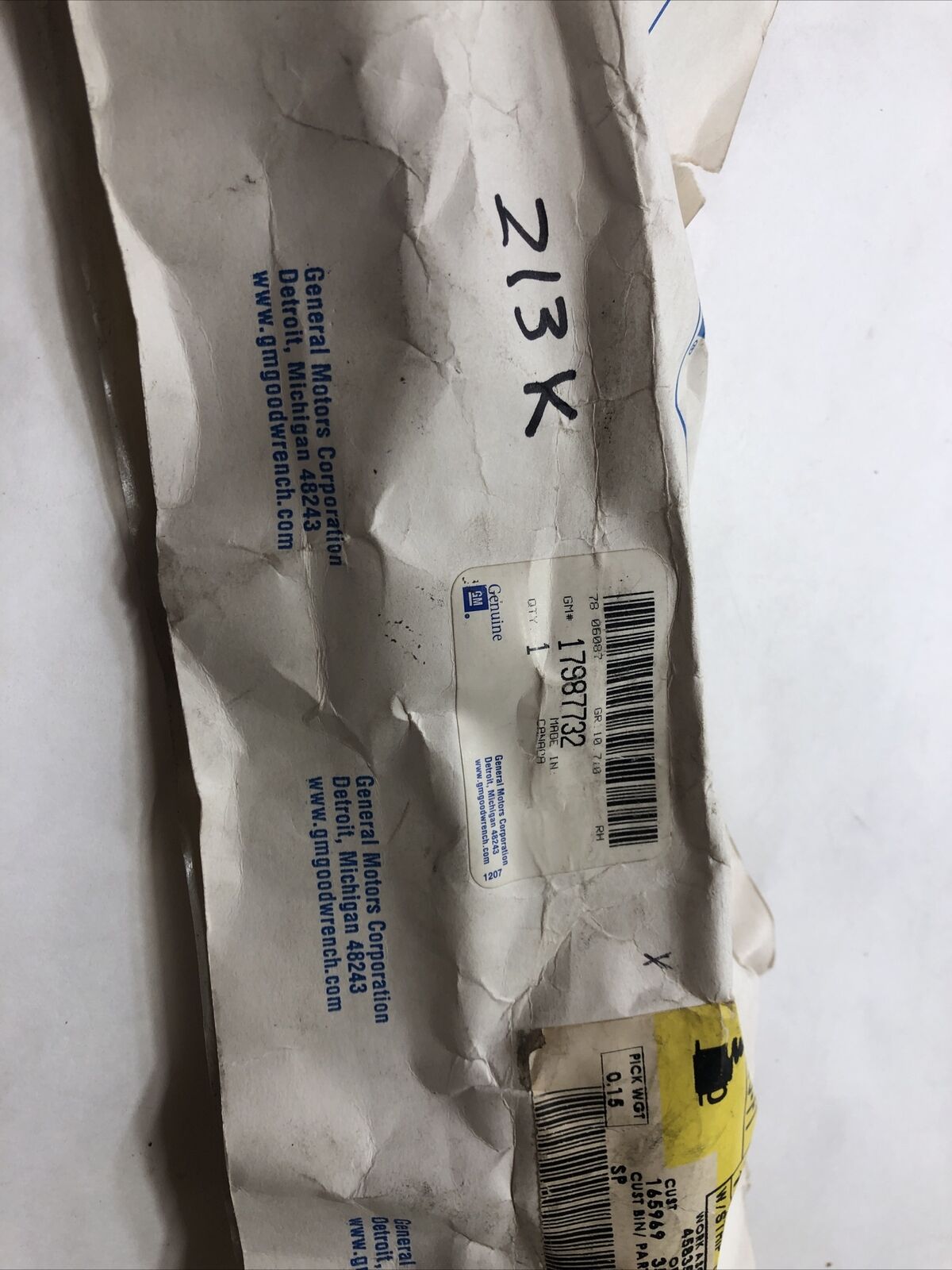 New OEM Genuine GM Chevrolet Weatherstrip 86-95 17987732