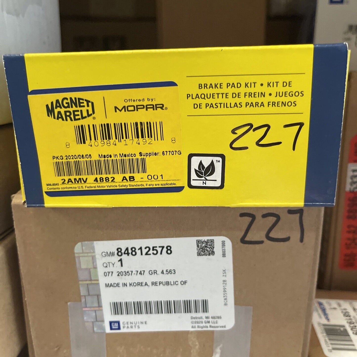 New OEM Genuine Mopar Pad Kit Rear Disc Brake 2AMV4882AB