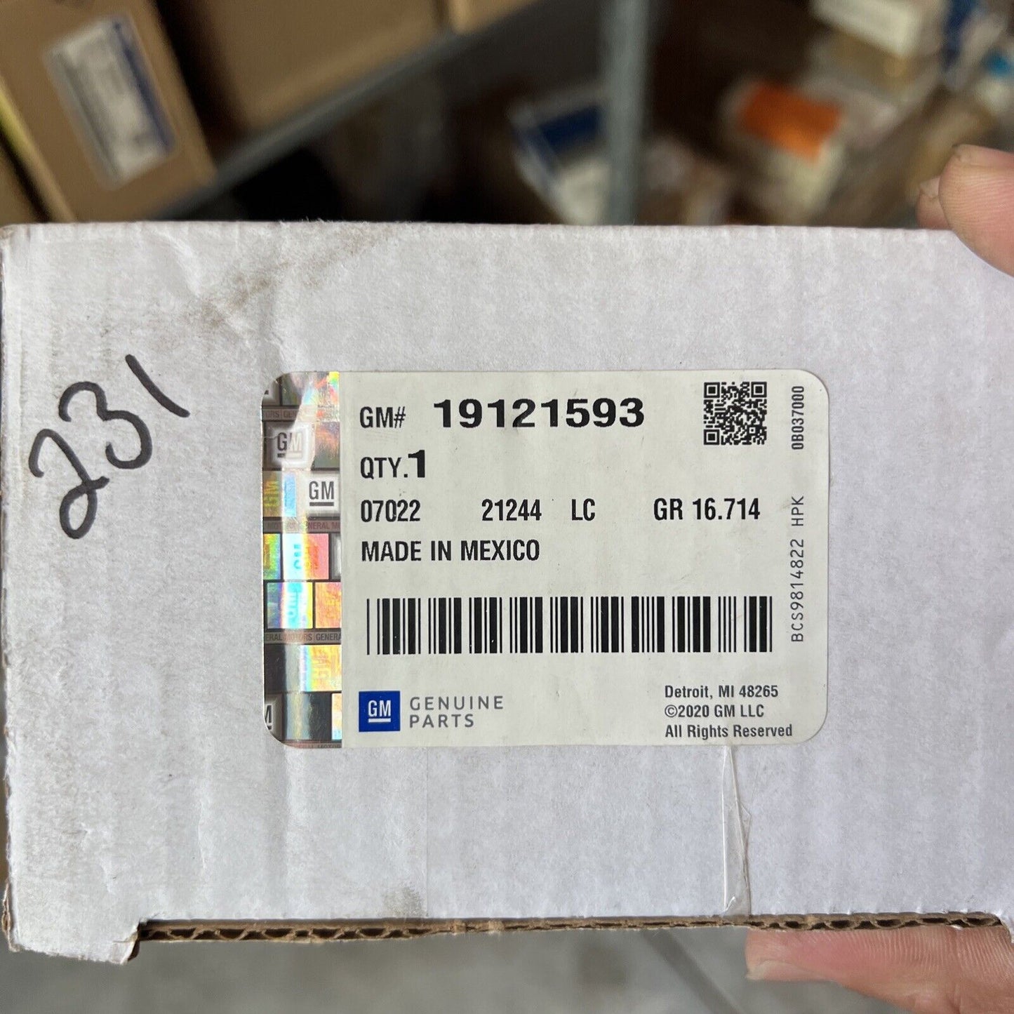 Genuine OEM GM Tahoe Ebony Rear Right Side Seat Belt with Buckle 07-14 19121593