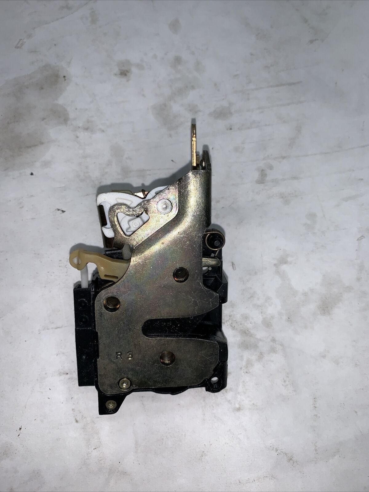 New OEM GM Venture Montana Transport Van Right Sliding Door Latch 16638520