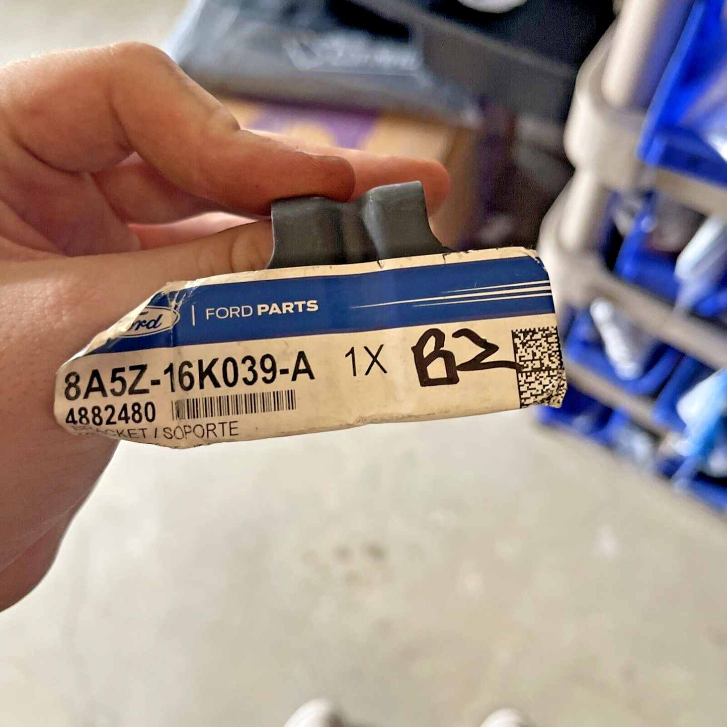 New OEM Genuine Ford Taurus 2009-2019 Rear Fender Bracket 8A5Z16K039A