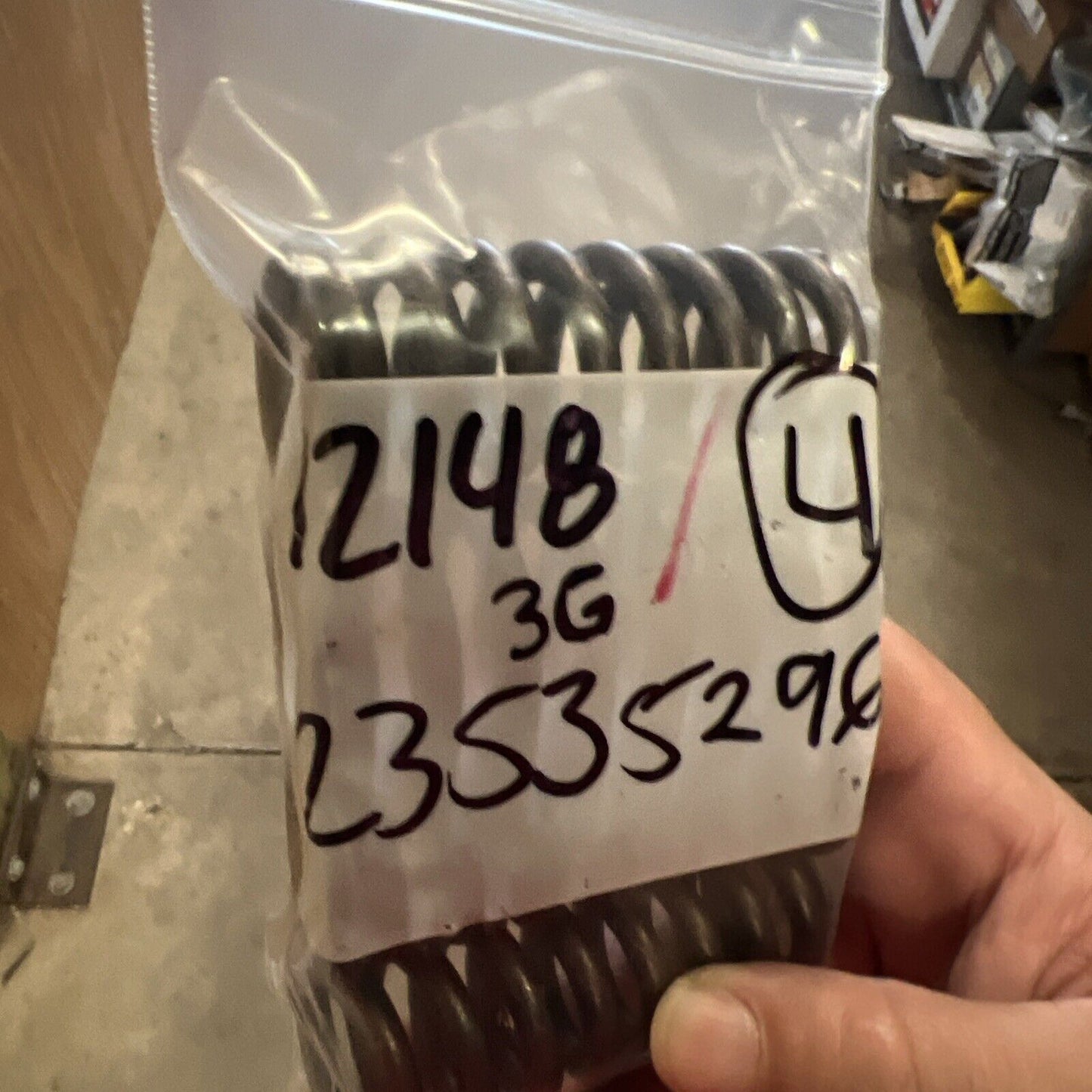 New OEM Genuine Detroit Diesel Engine Valve Spring 23535296