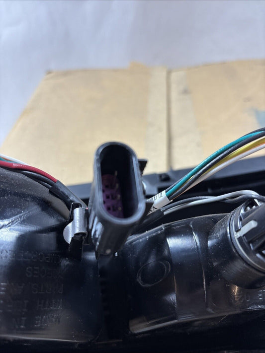 Genuine OEM GM Chevy Camaro Passenger Side Tail Light Lamp 2014-2015 23489170