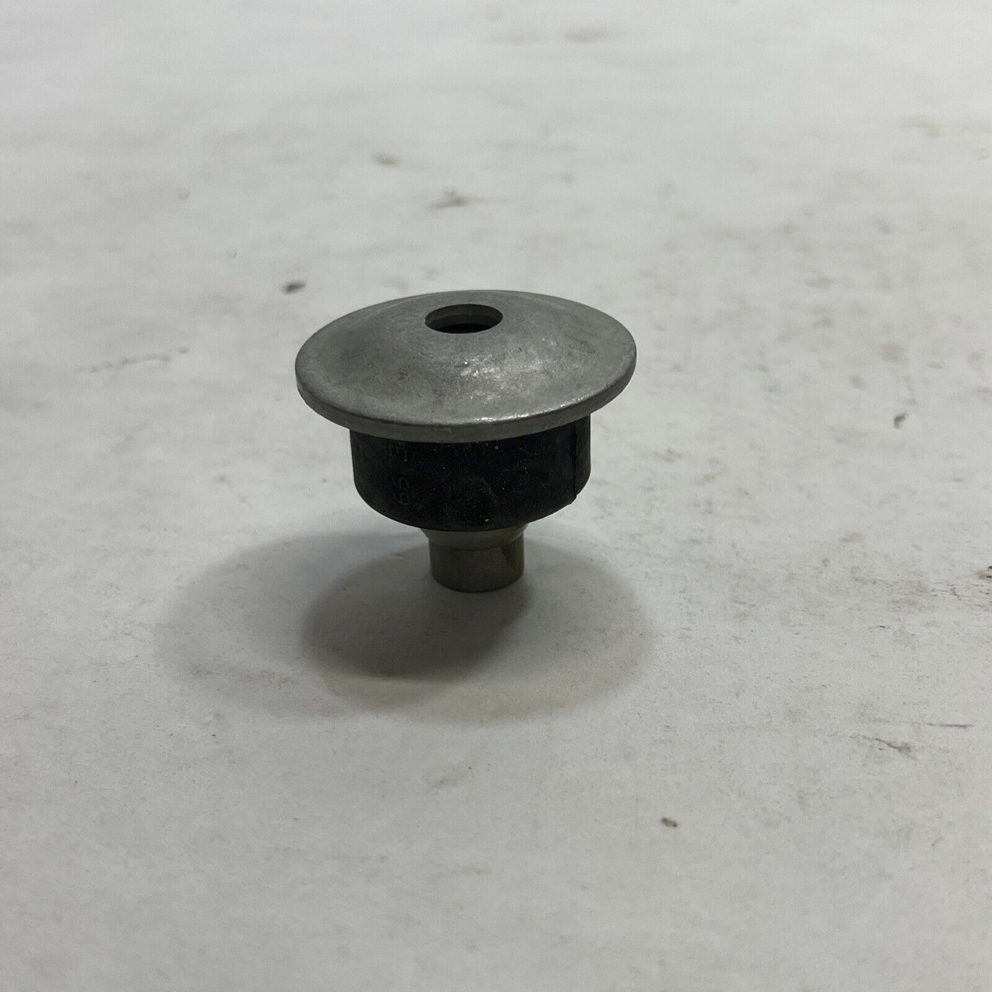 New OEM GM SHOCK ABSORBER FRAME INSULATOR 22175818