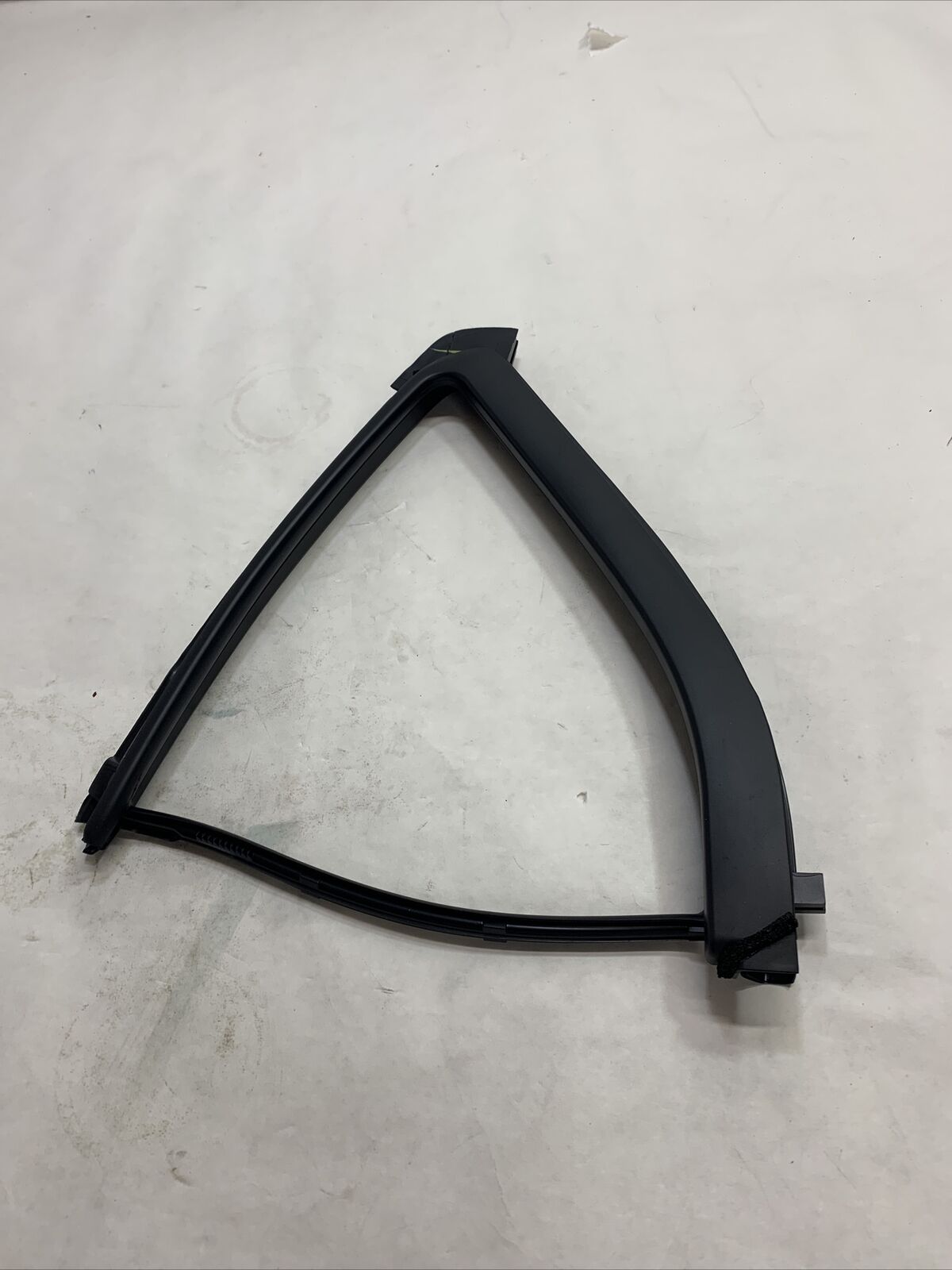 New OEM Nissan/INFINITI Vent Window Weatherstrip 82272-3BA0A