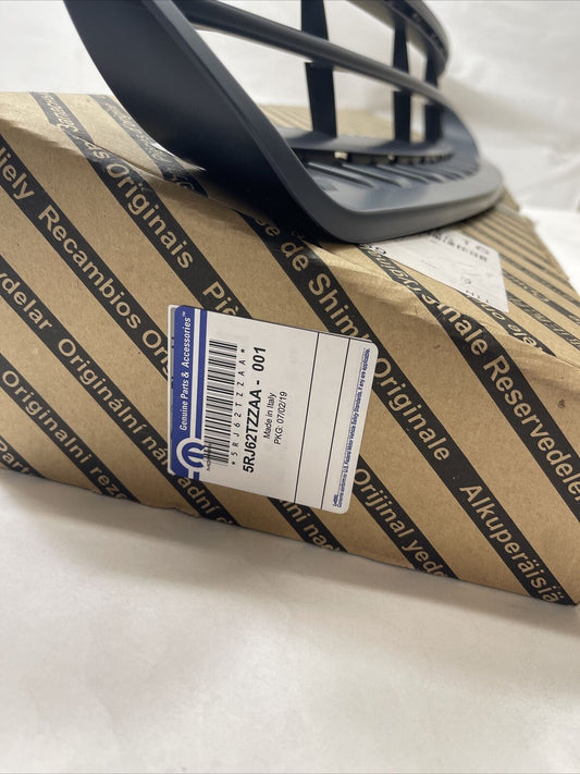 New OEM Genuine Mopar 2014-2017 FIAT 500L Genuine Grille 5RJ62TZZAA