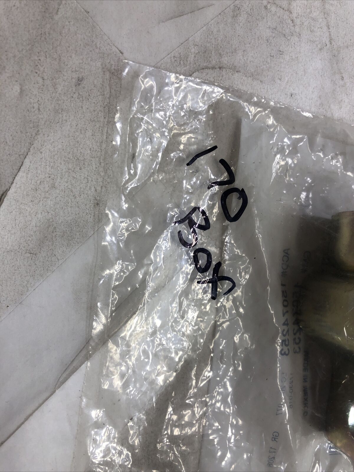 New OEM Genuine GM Chevrolet 2000-2007 Driver Side Inner Tailgate Hinge 15074253