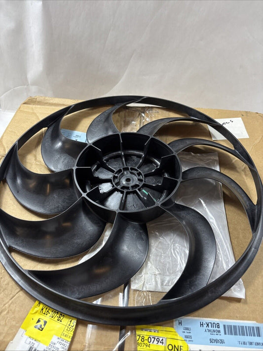 Genuine OEM GM Cadillac Escalade Radiator Fan Motor Blade 2007-2014 15780794