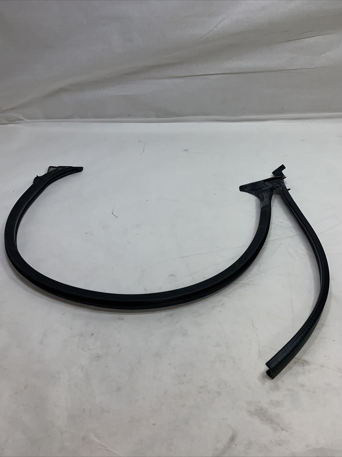 New OEM GM Rear Weatherstrip ASM-RR 15752182