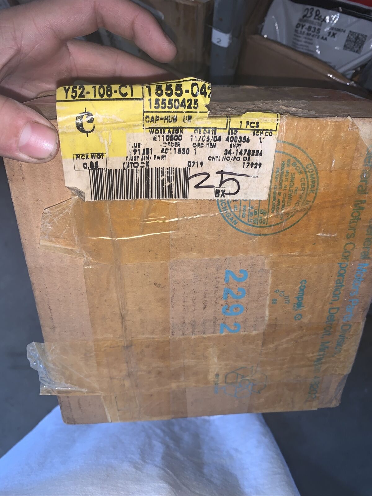 New OEM GM Chevy C1500 C2500 C3500 K1500 K2500 Hub Cap 1988-89 15550425