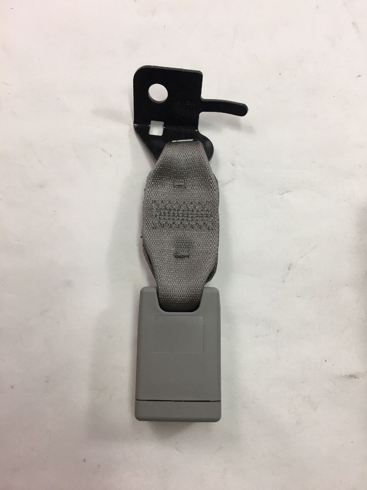 New OEM Buick Allure, LaCrosse Seat Belt Buckle Rear Seat Driver 2013 19260426