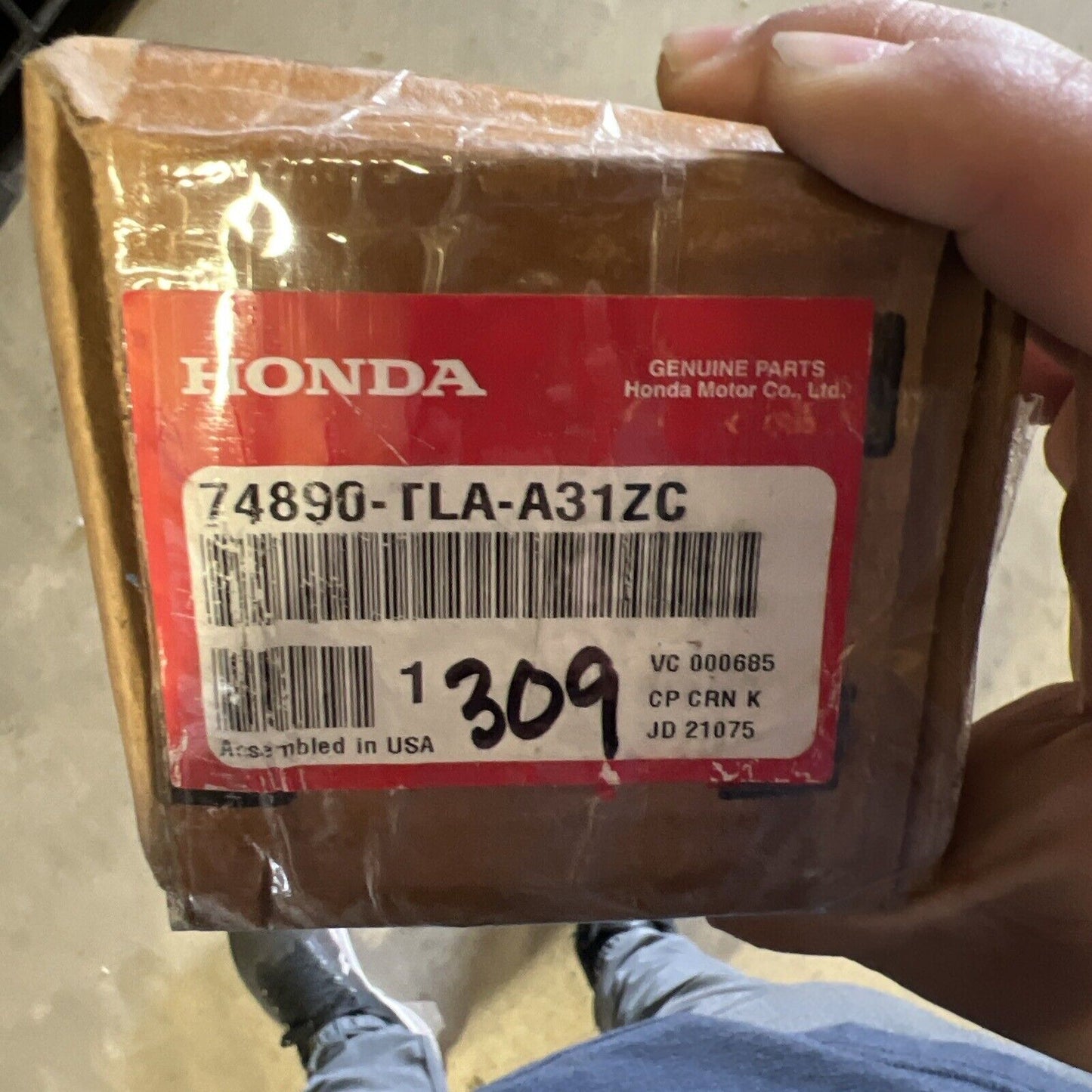 New OEM Genuine Honda CR-V Hybrid 2020-2021 Rear Garnish Molding 74890TLAA31ZA