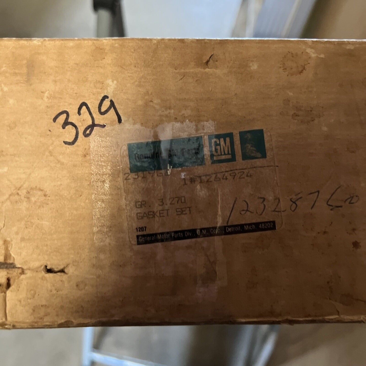 New OEM GM Intake Gasket Set 1264924 GM GASKET SET