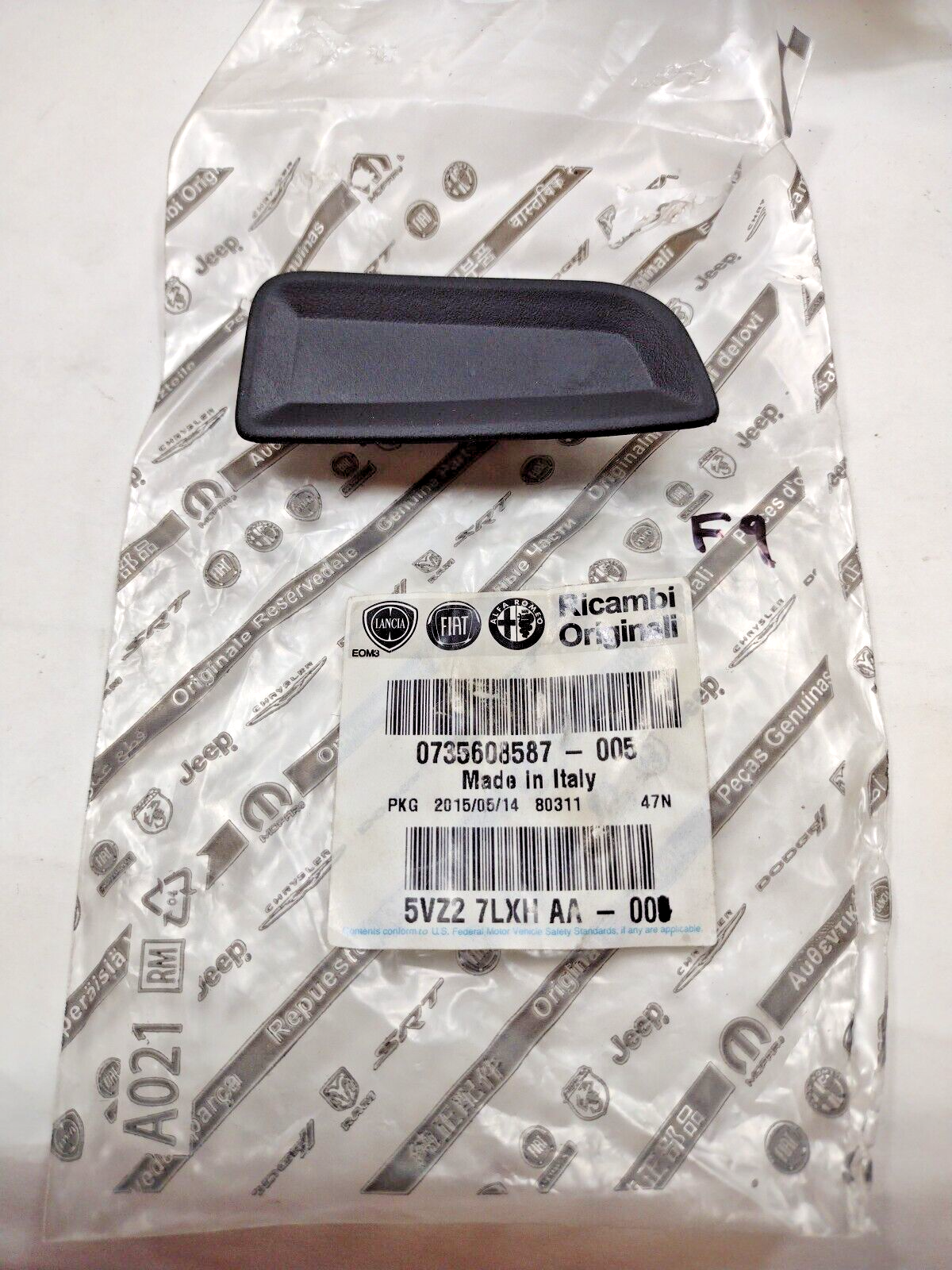 Genuine OEM Mopar Front Right Passenger Side Door Pull Cup Mat 15-22 5VZ27LXHAA