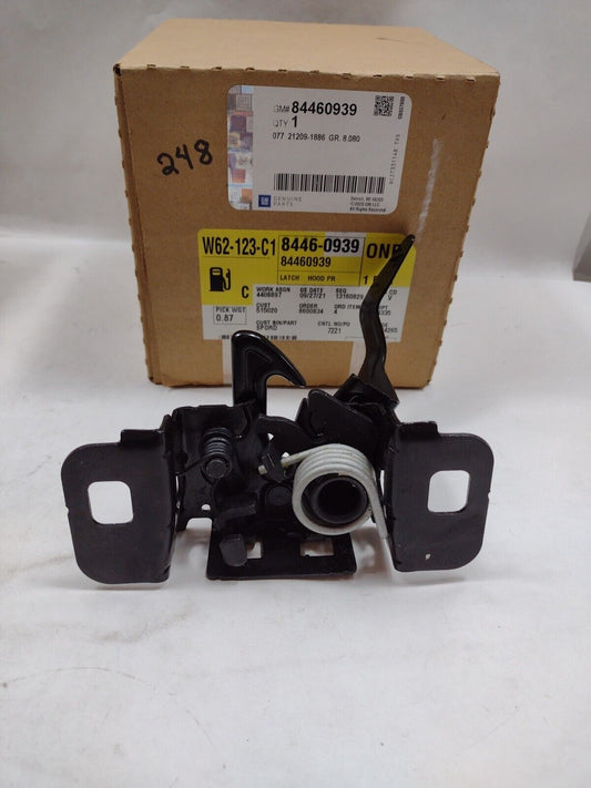 Genuine OEM GM 2015-2019 Silverado Sierra 2500HD 3500HD Hood Latch 84460939