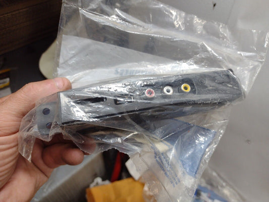 Genuine OEM GM Yukon Audio Player and USB Receptacle 2014-2020 23249910