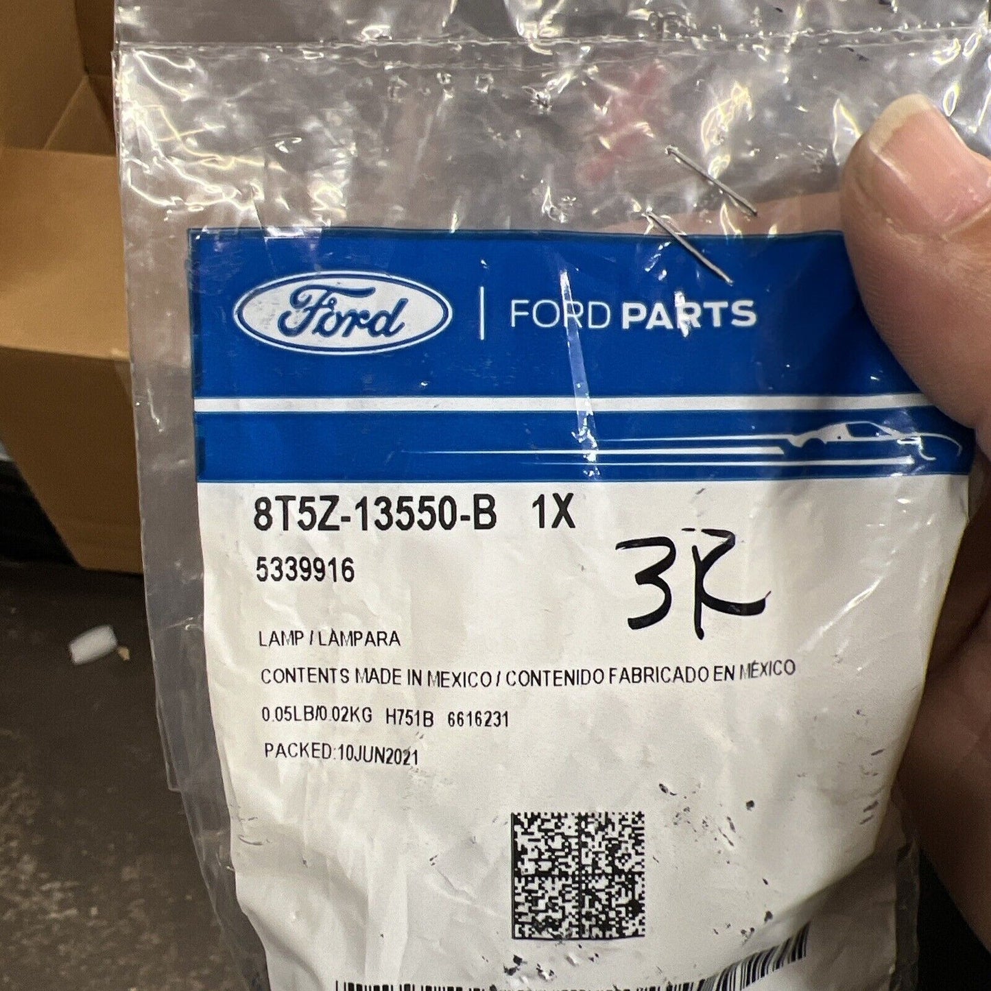 New OEM Genuine Ford Flex 2006-2019 License Lamp 8T5Z13550B