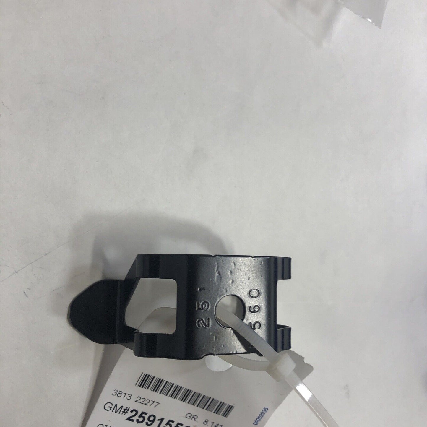 Genuine GM Passenger Side Front Fender Upper Bracket 25915560