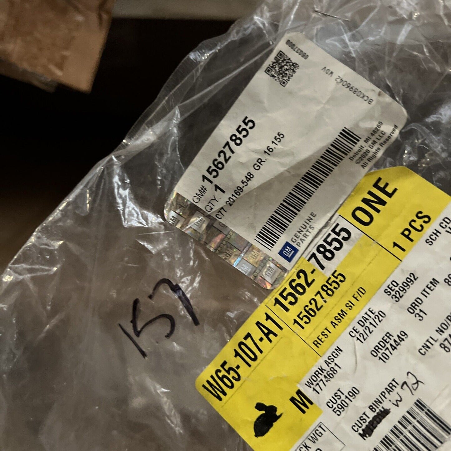 Genuine OEM GM Chevrolet Front Left Driver Side Door Armrest Grey 92-94 15627855