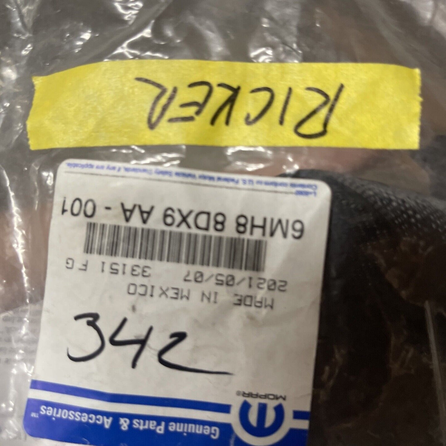 New OEM Mopar Jeep CHEROKEE REAR RIGHT SEAT BELT RETRACTOR OEM 6MH88DX9A DAMAGED