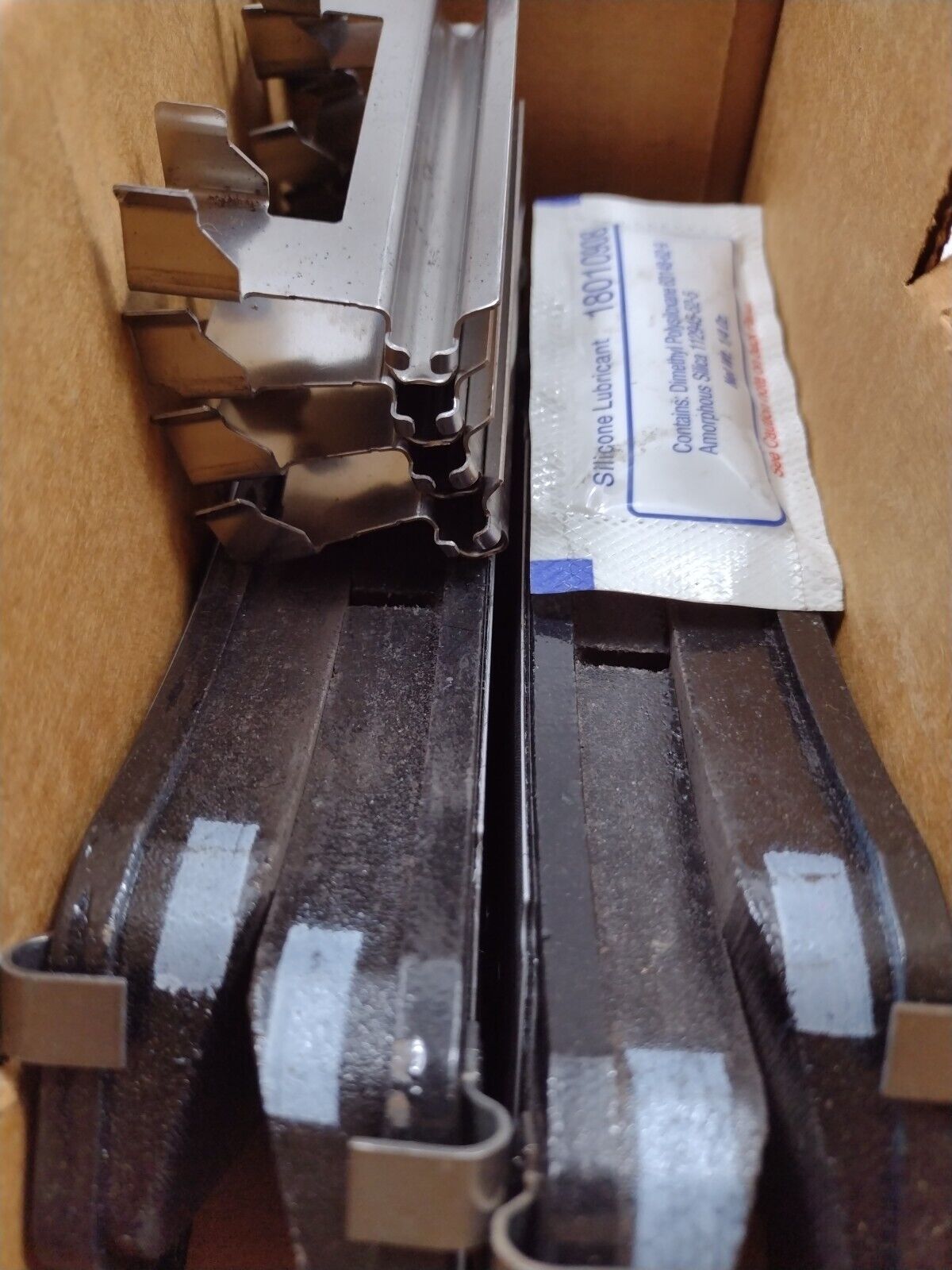 Genuine OEM GM Chevrolet Suburban 2500 Rear Disc Brake Pad Set 2007-13 19210707