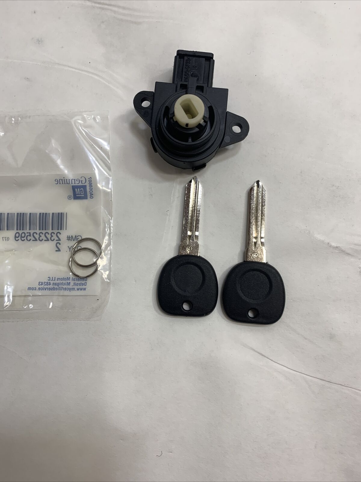 New OEM GM Ignition Lock Cylinder Kit 23240429