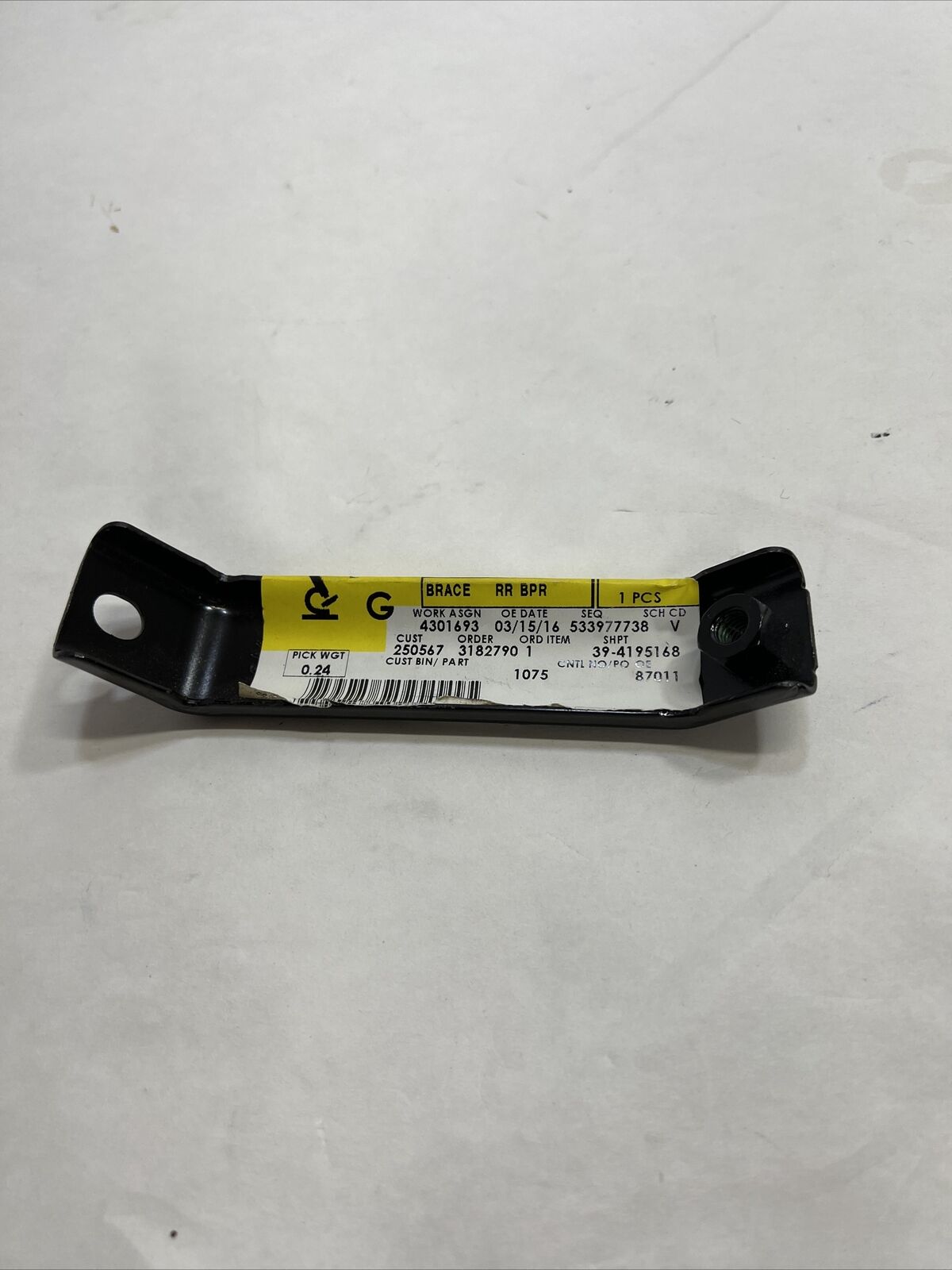 New OEM GM Rear Bumper Reinforcement Impact Bar Brace 10372899