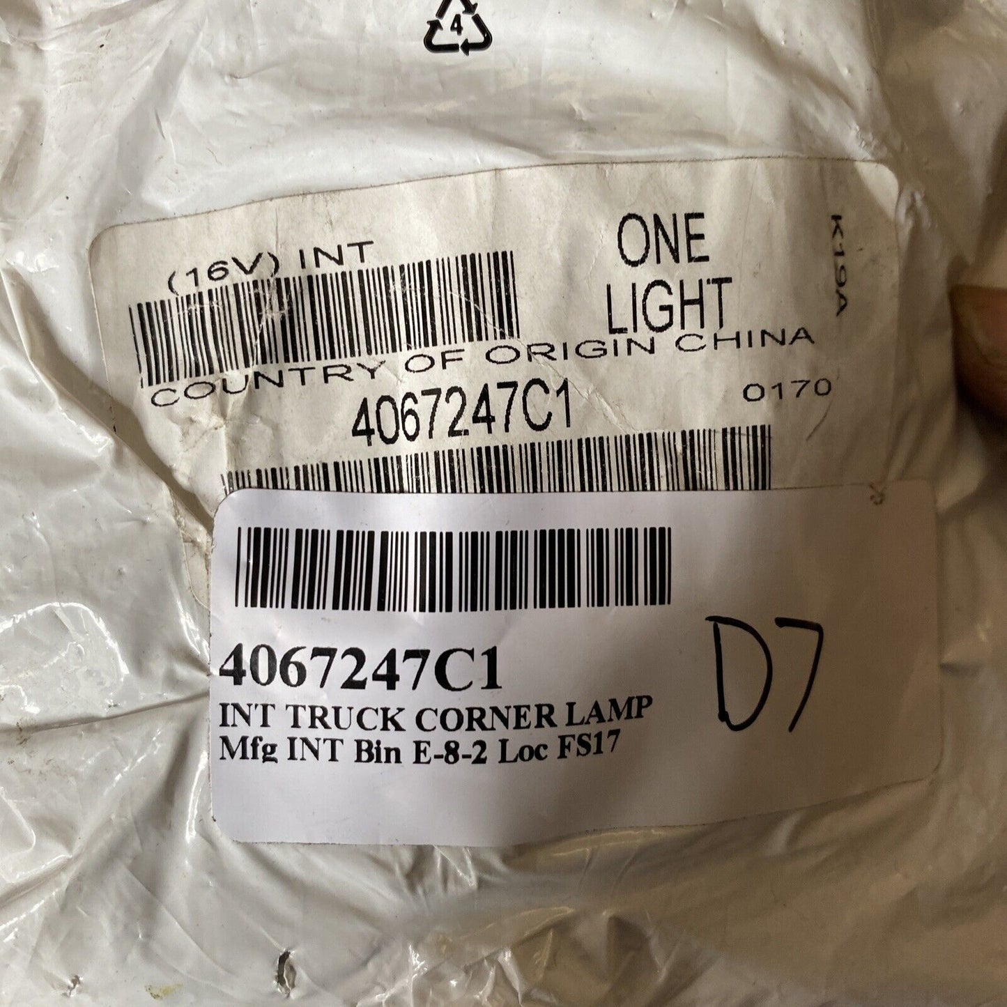 New International 120 Series Marker Light W/ Plastic Guard 4067247C1