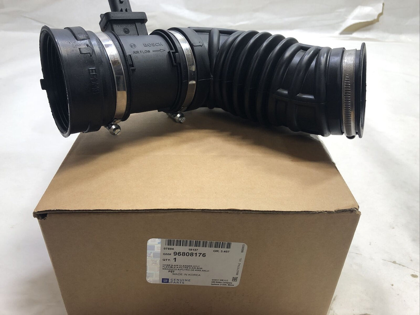 New OEM GM Engine Air Intake Hose Chevy Aveo 1.6L-L4 2009-11 GENUINE 96808176