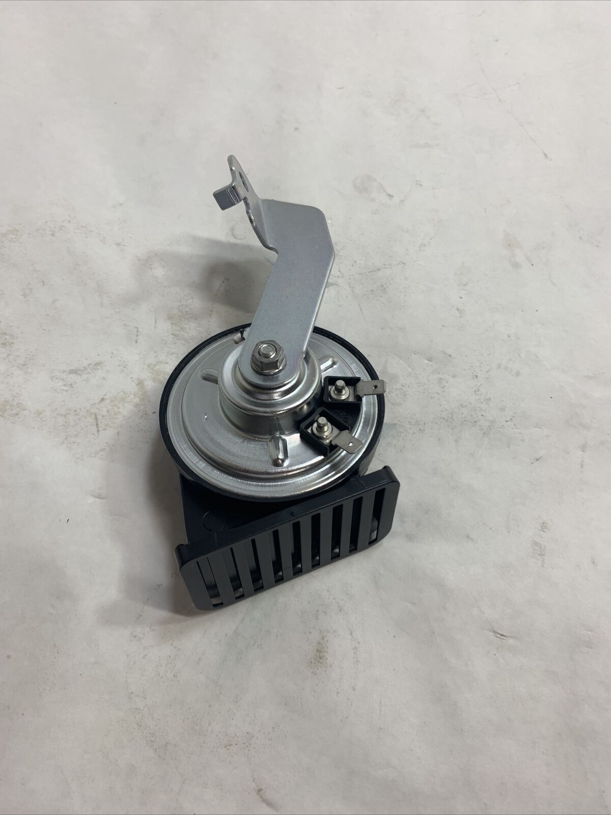 New OEM Nissan/INFINITI Horn (Lower). Horn Electric 25620-ET01B