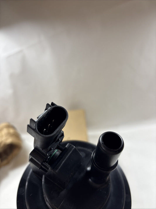 Genuine OEM GM Vapor Canister 2011-15 Chevy Volt 2014-16 Cadillac ELR 23294932