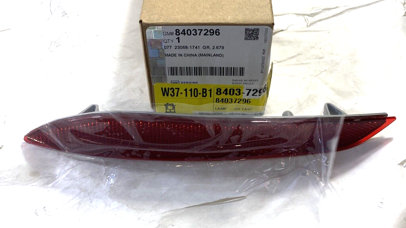 Genuine OEM GM Cruze Rear Left Driver Side Bumper Reflector 2016-2019 84037296