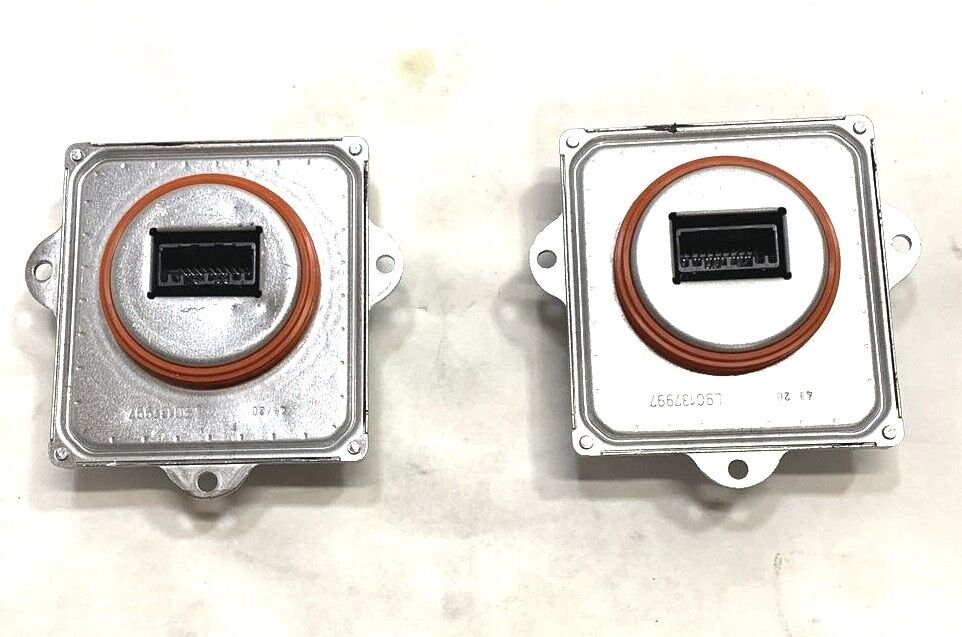 New OEM GM Headlight Module 2 Pack 84551653