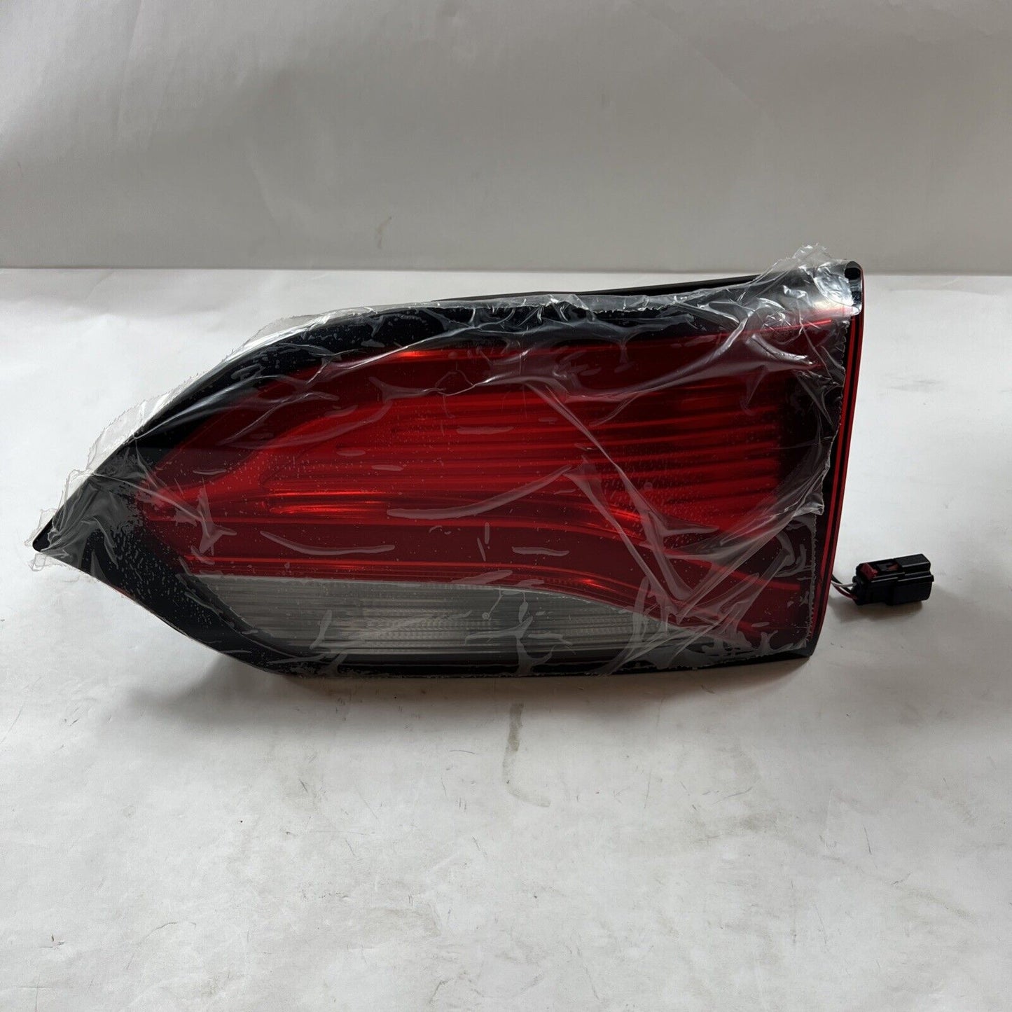 Genuine OEM Mopar Chrysler Pacifica Tail Lamp Right 2017-2020 68228940AF