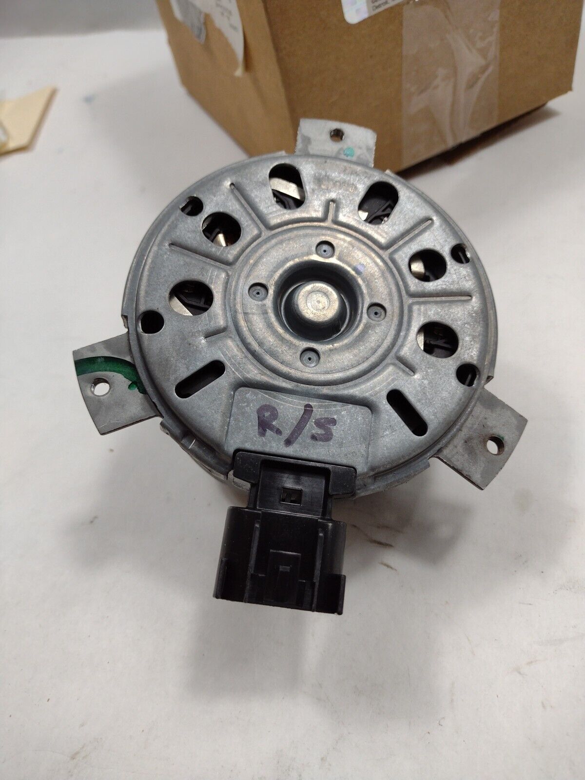 Genuine OEM GM Chevy Tahoe Engine Cooling Fan Motor 2007-2014 20903475