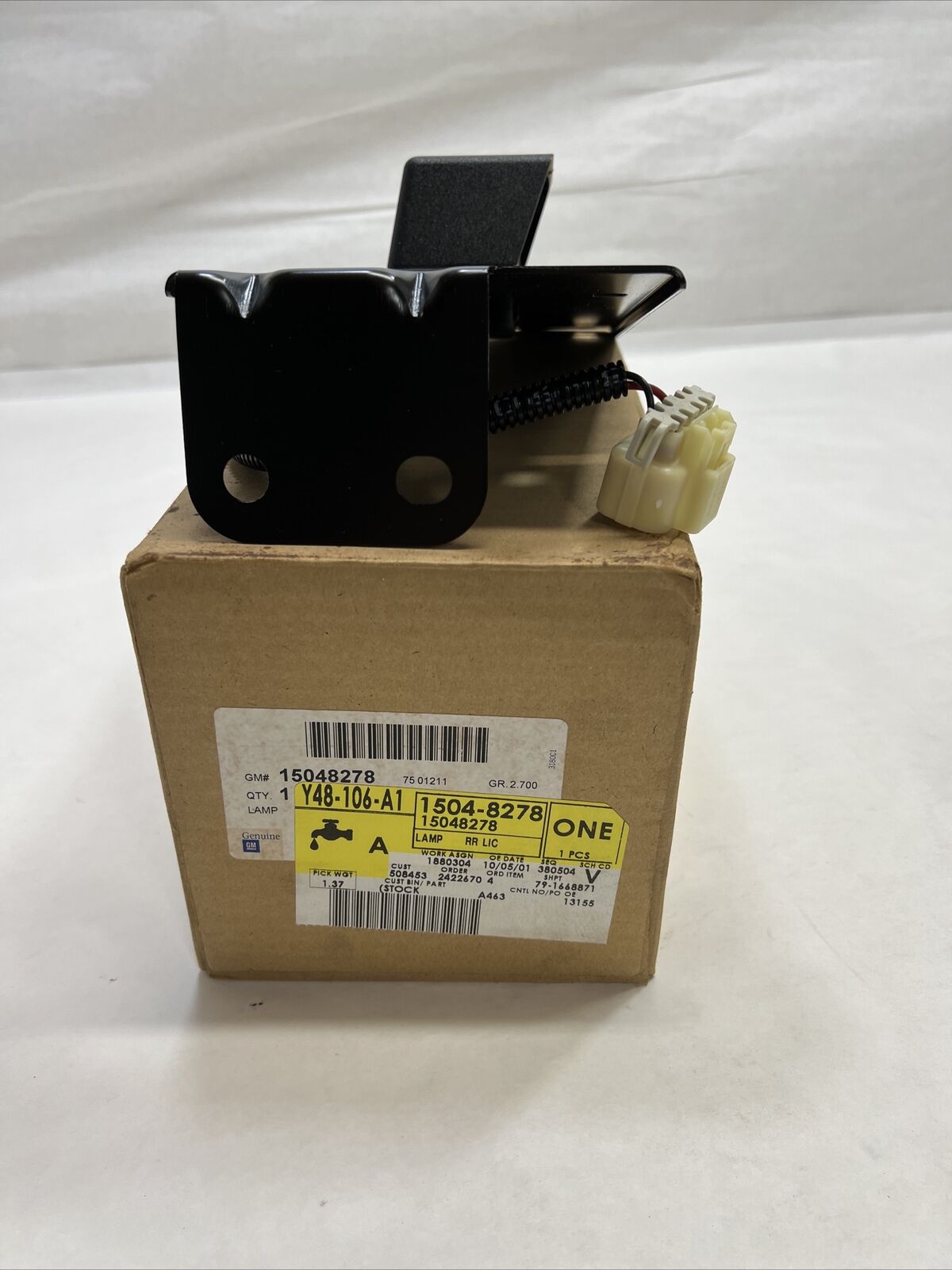 New OEM Genuine GM Rear License Plate Lamp with Bracket & Harness 15048278