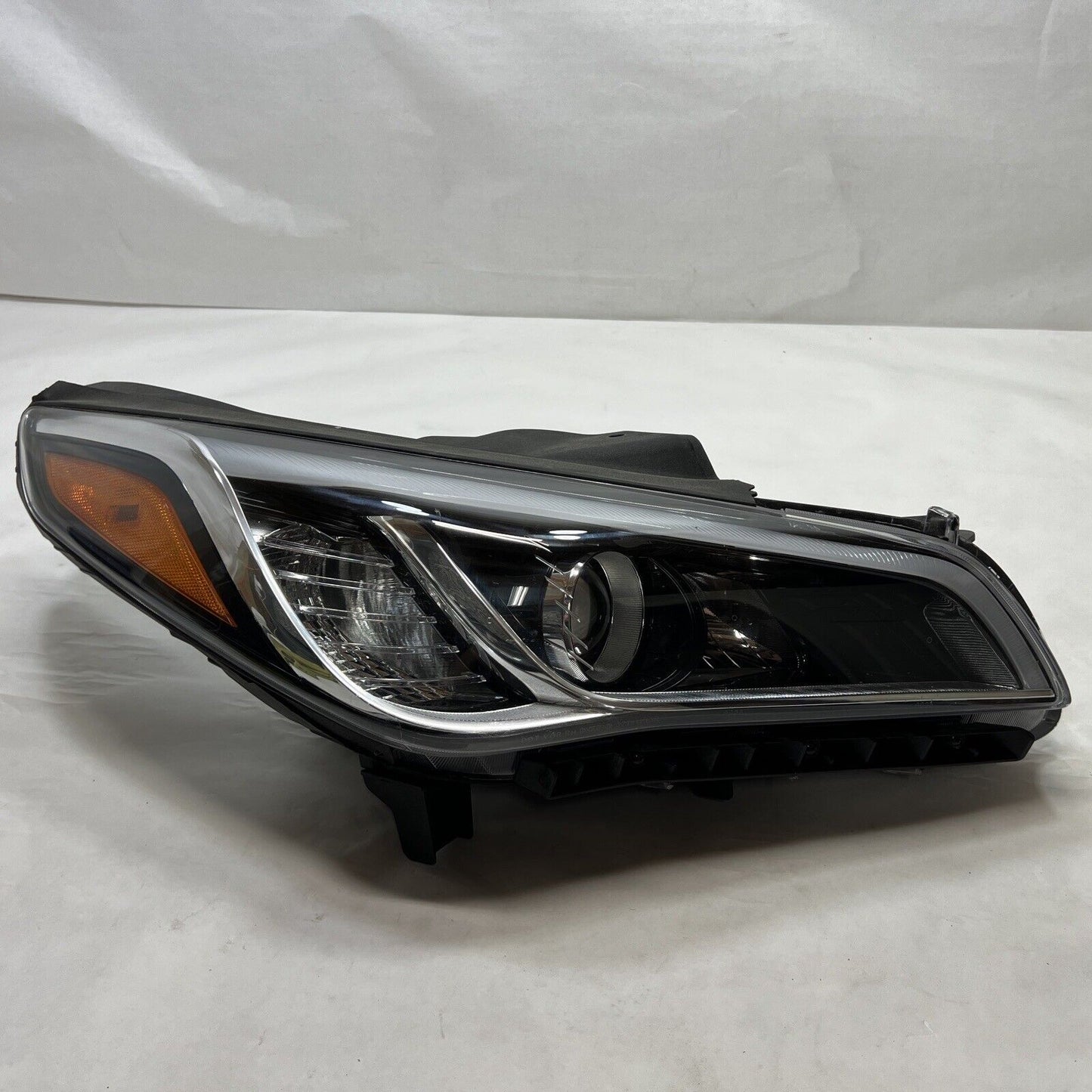 New OEM Genuine Hyundai 15-17 Right Passenger Side Headlight Assembly 92102C2050