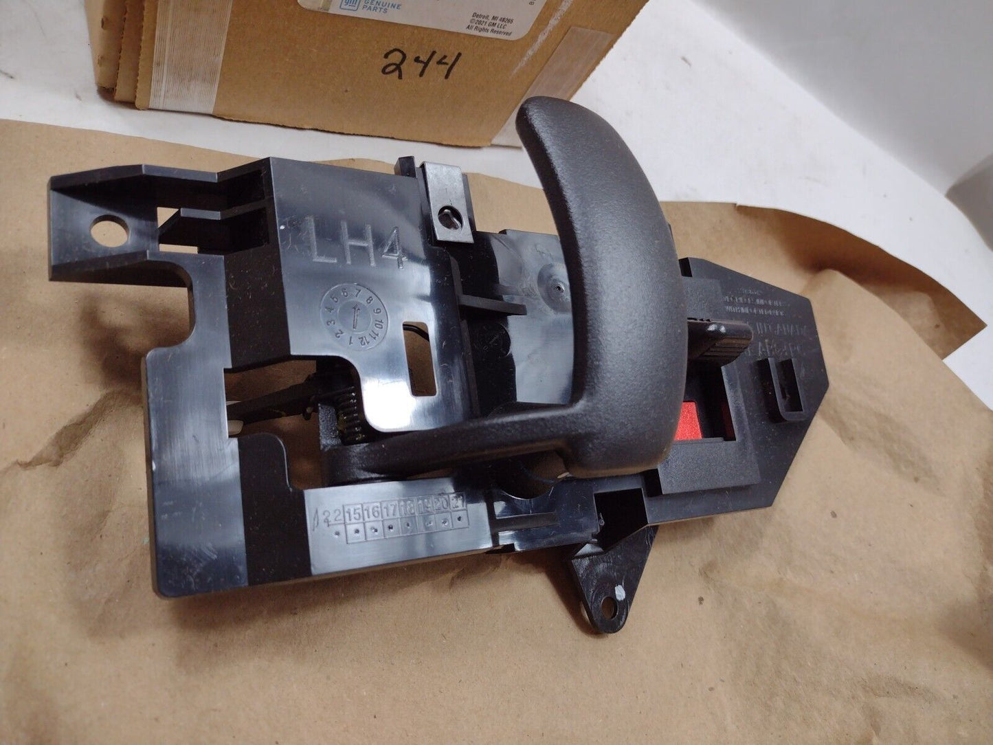 Genuine OEM GM Chevrolet Express 2500 Driver Side Door Handle 2001-2020 23136342