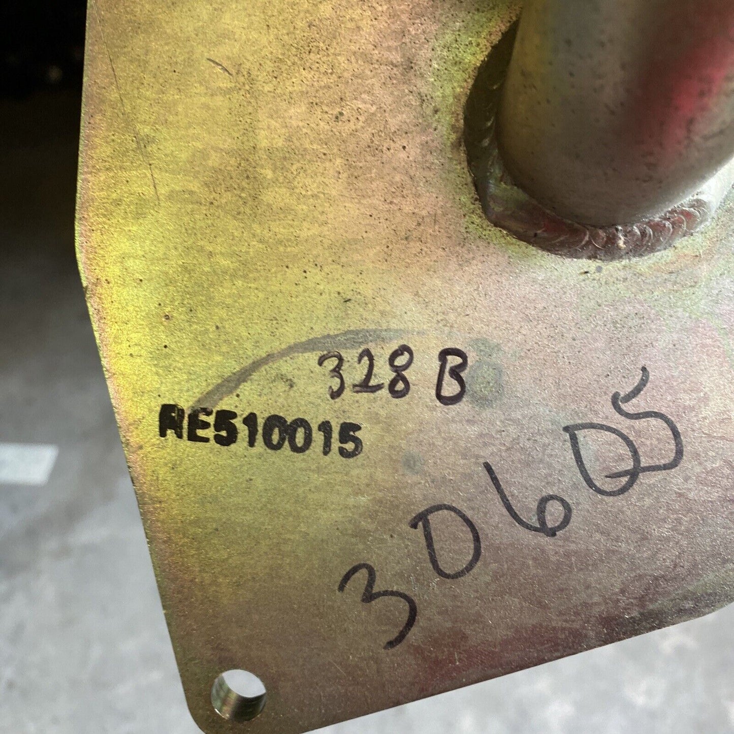 New OEM JOHN DEERE Engine Oil FILL NECK RE510015 8.1L