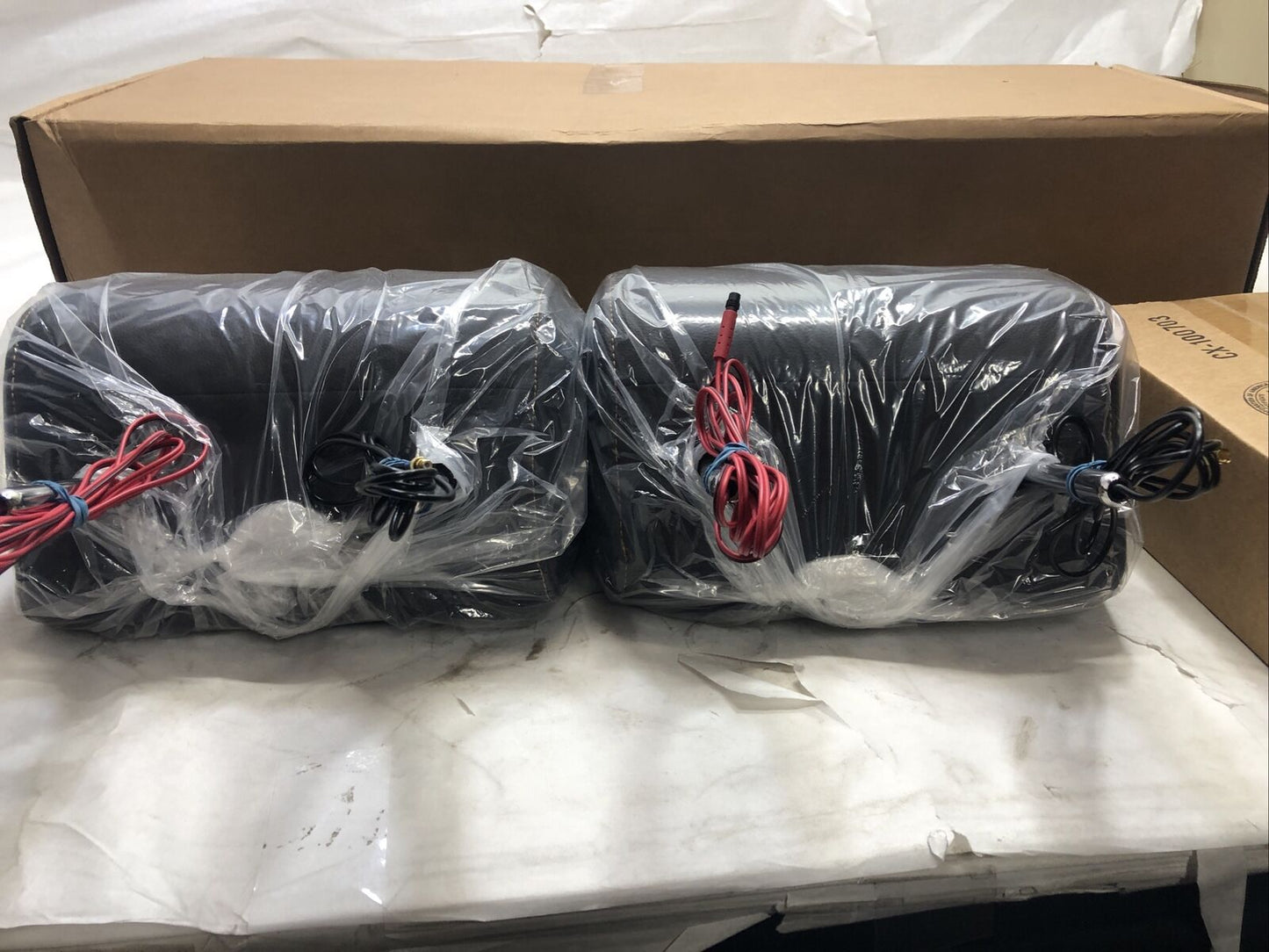 New OEM Genuine GM Traverse Headrest and Video Screens Kit 2018-21 84337917