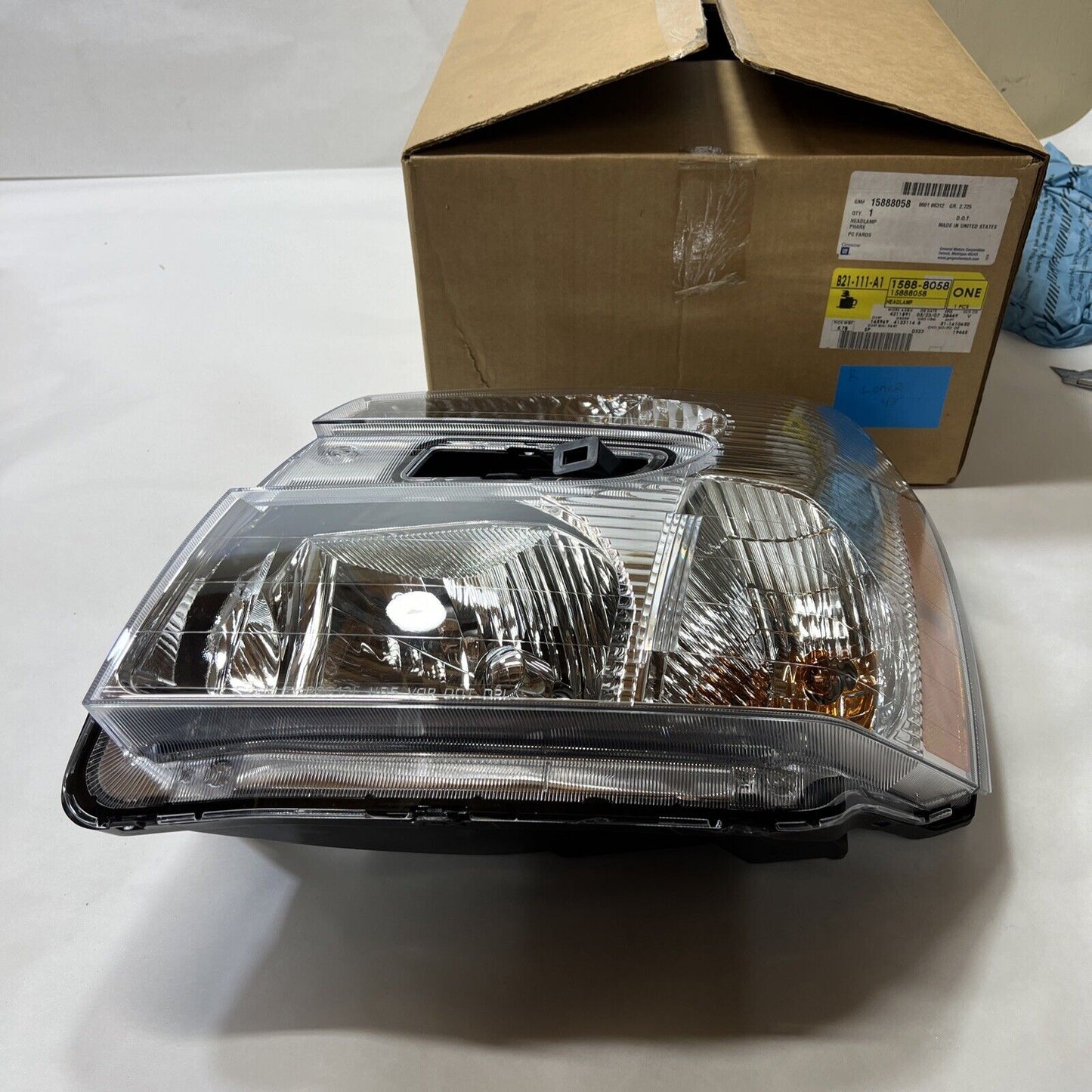 New OEM Genuine GM Chevy Equinox SUV Driver Left Side Headlight Lamp 15888058