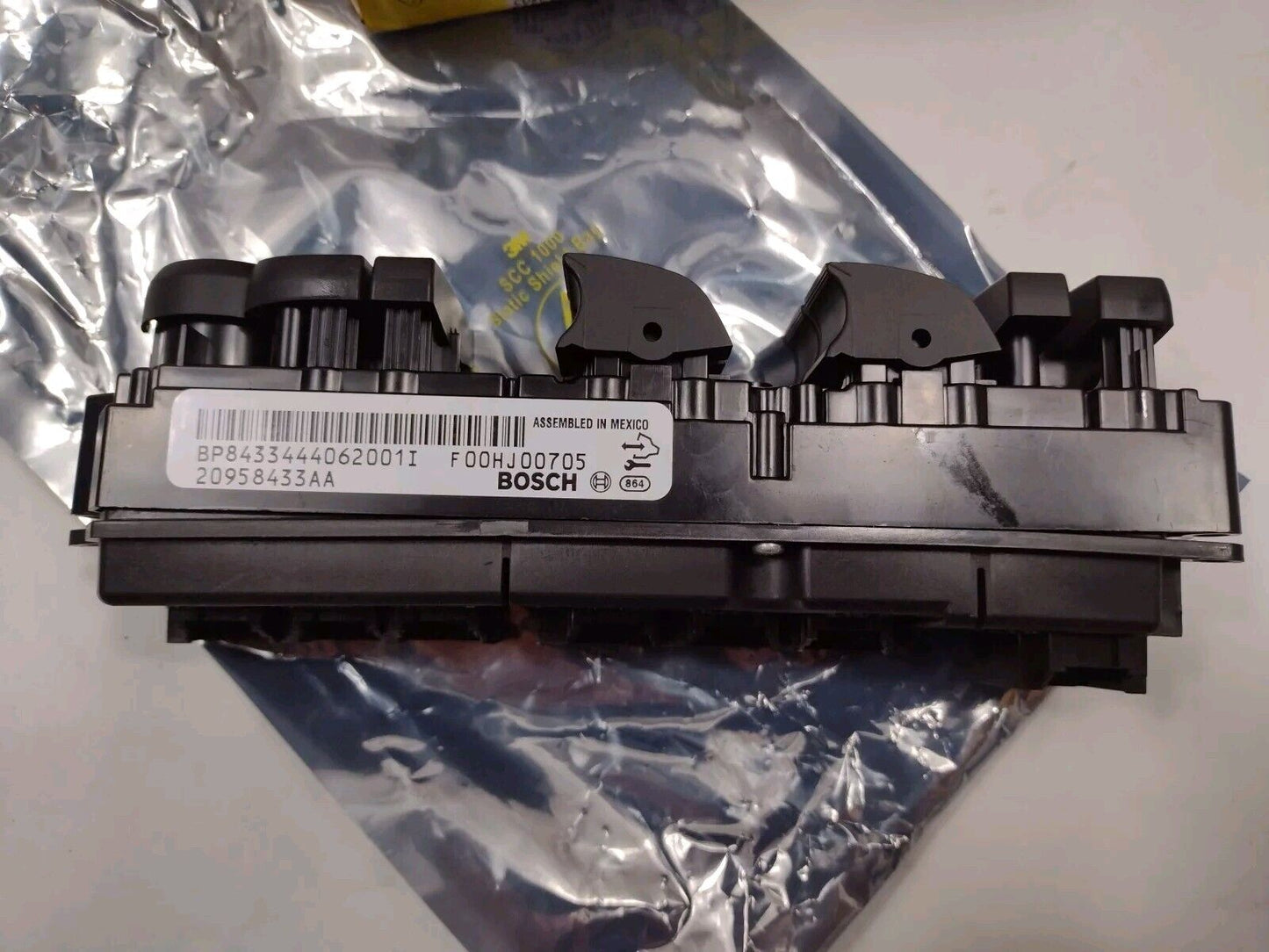 Genuine OEM GM Driver Side Door Lock and Window Switch 20958433