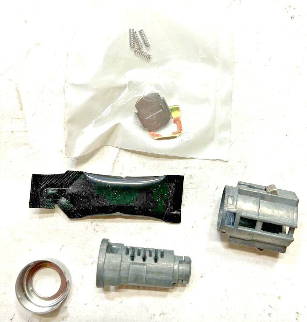 New OEM Genuine GM Silverado Suburban Tahoe End Gate Lock Cylinder 88944026